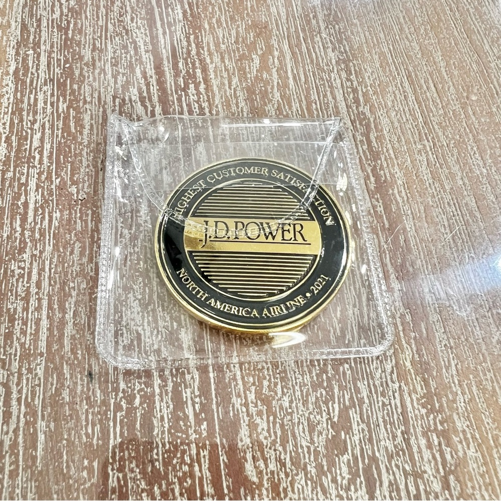 Delta Air Lines J.D. Power Award Challenge Coin Metal Medal Collectible New - Picture 5 of 6